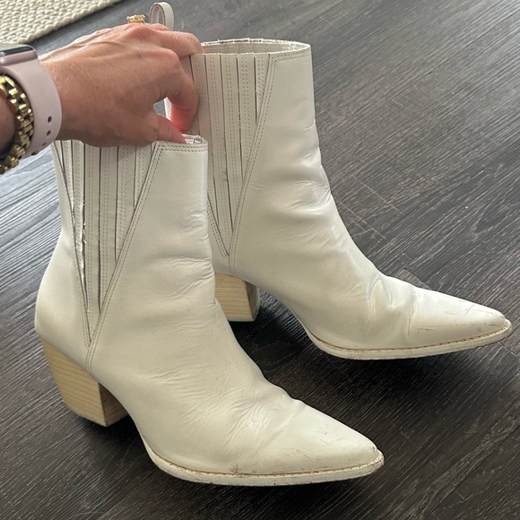 Dolce Vita White Boots 7 - Picture 1 of 4